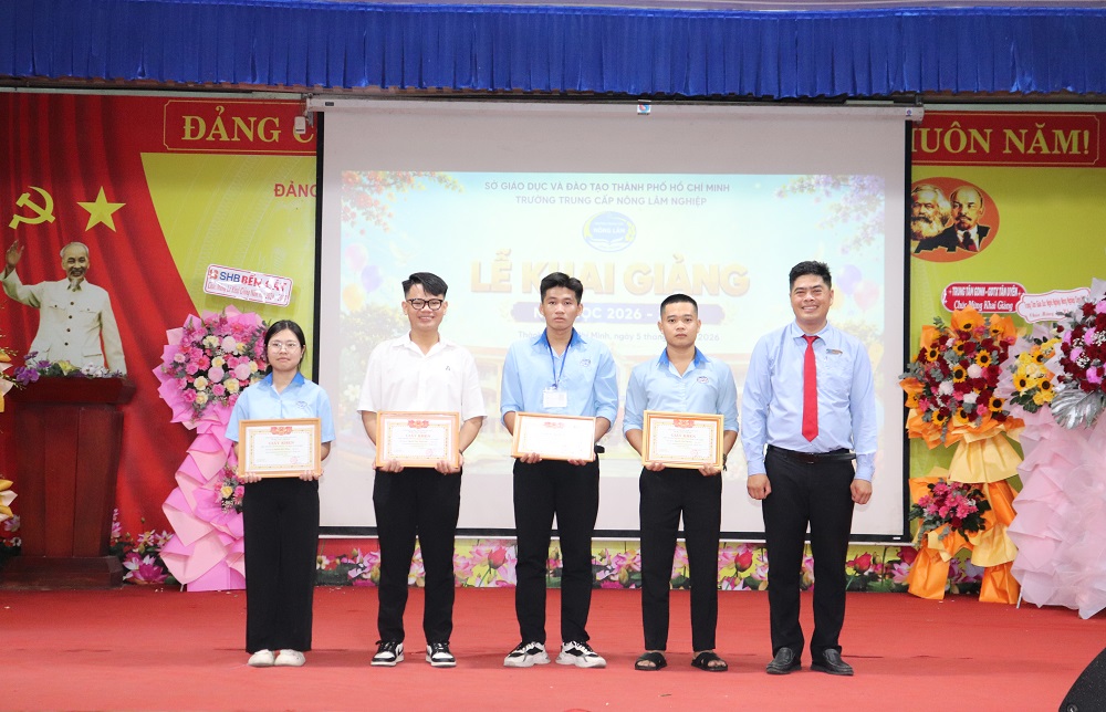 Rộn ràng khí thế mới tại Lễ Khai giảng năm học 2026-2027 của Trường Trung cấp Nông lâm nghiệp